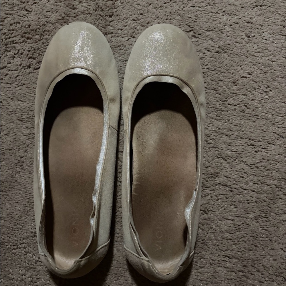 Vionic Women's Shimmering Gold Metallic Flats
